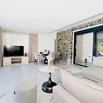 Glaroi 3 Villa