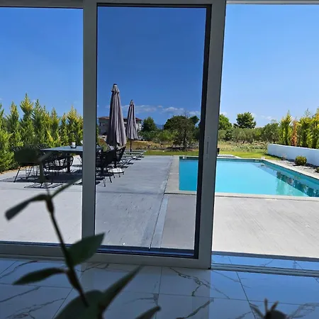 Glaroi 3 Villa