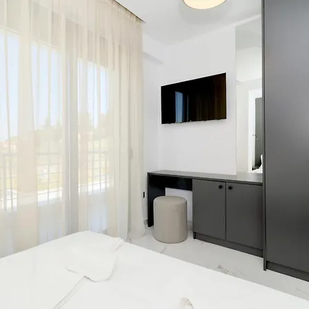 Glaroi 3 * Пефкохори